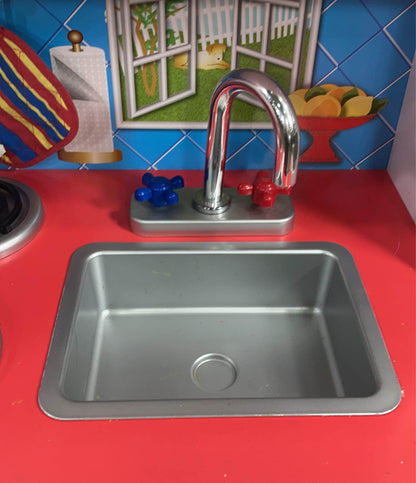  KidKraft Deluxe Let’s Cook Kitchen