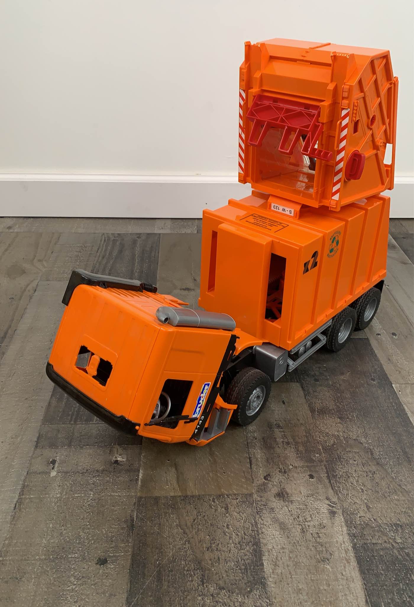  Bruder Garbage Truck