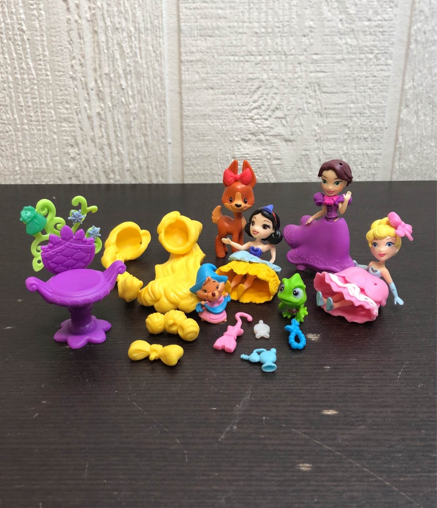 BUNDLE Disney Princess Toys, Little Kingdom Accessories