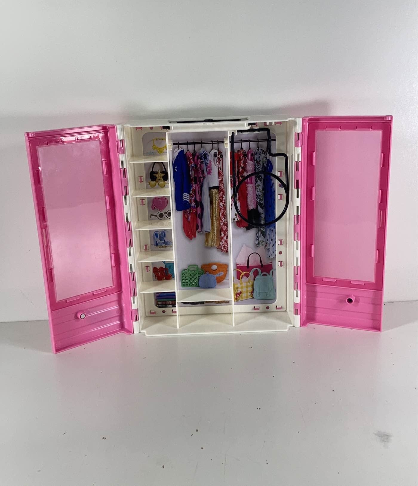  Barbie Fashionista Ultimate Closet