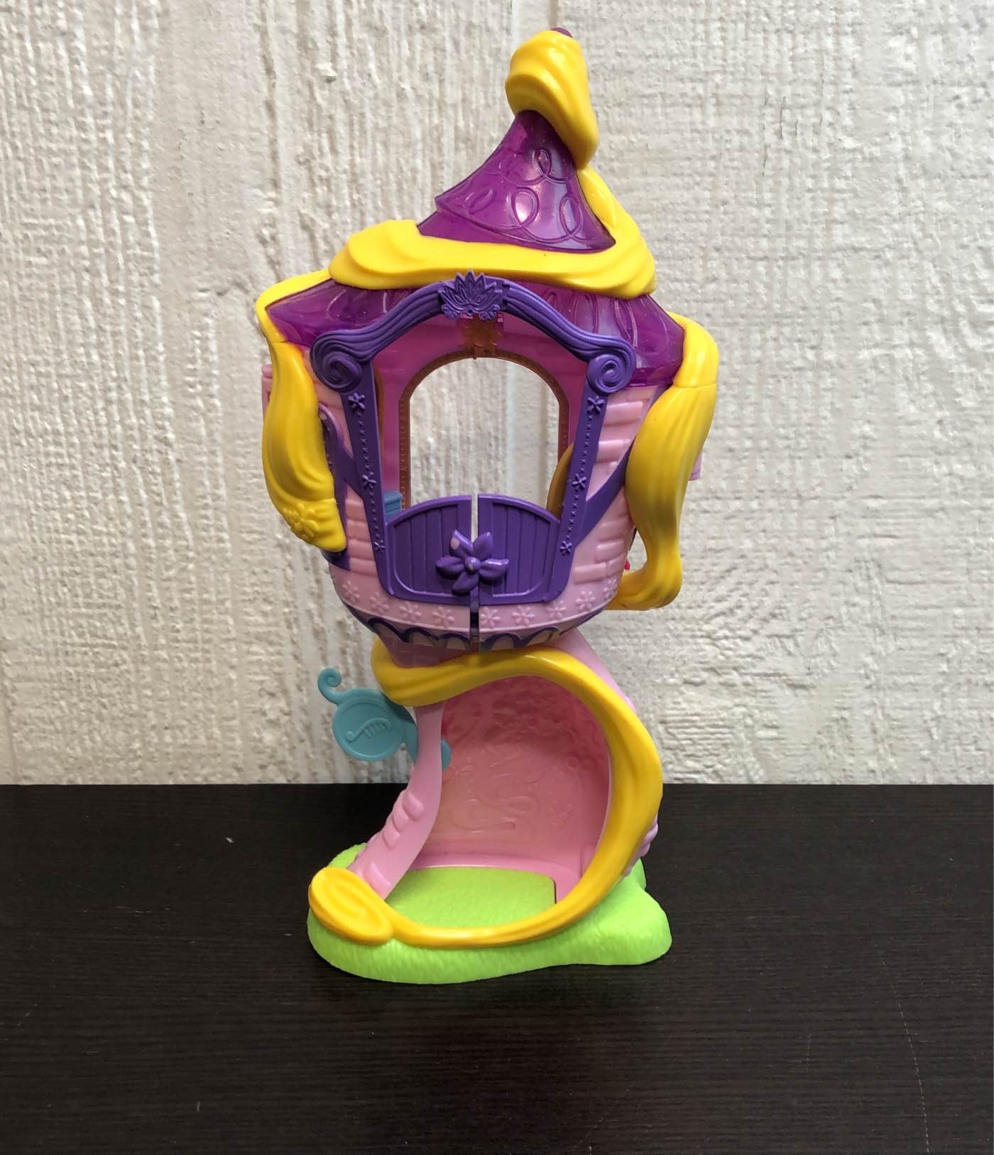  BUNDLE Disney Princess Toys, Little Kingdom Accessories