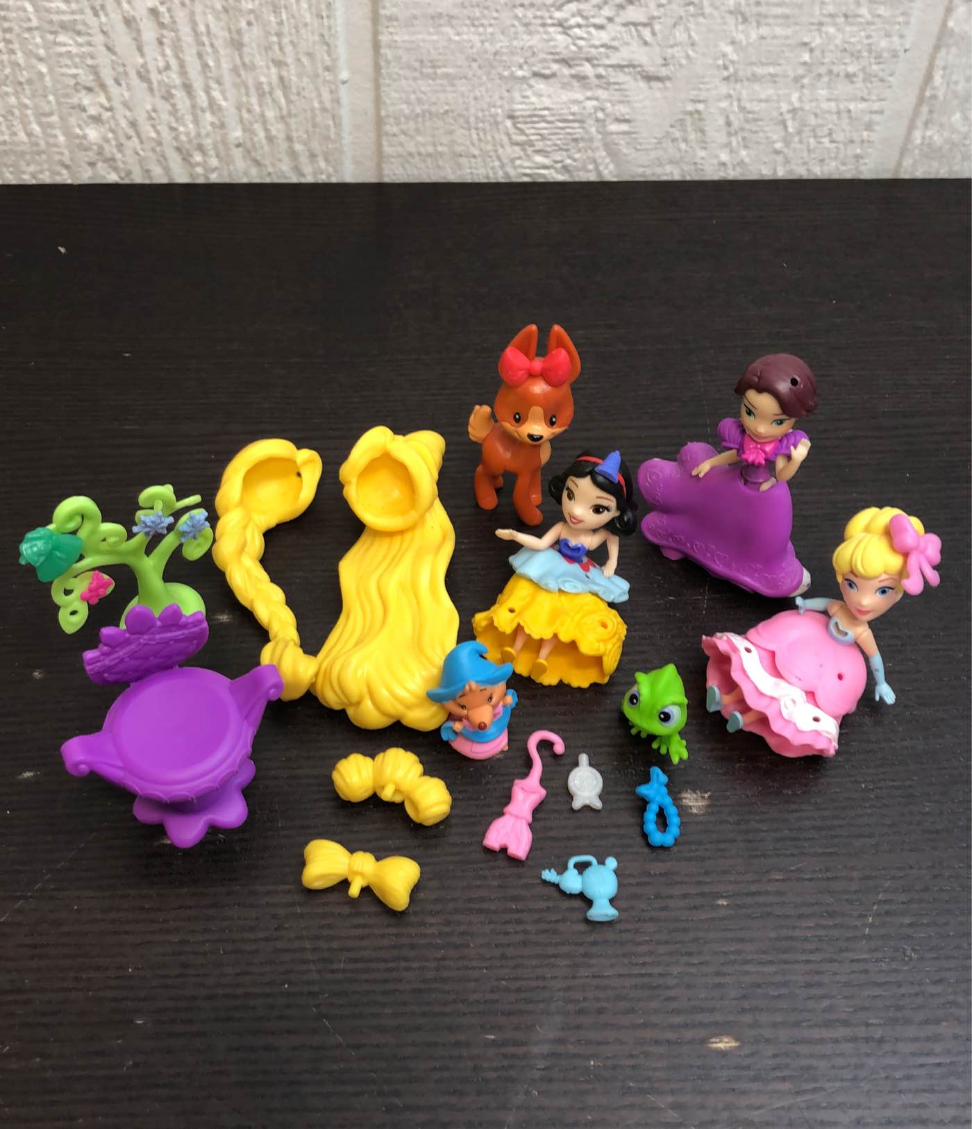  BUNDLE Disney Princess Toys, Little Kingdom Accessories