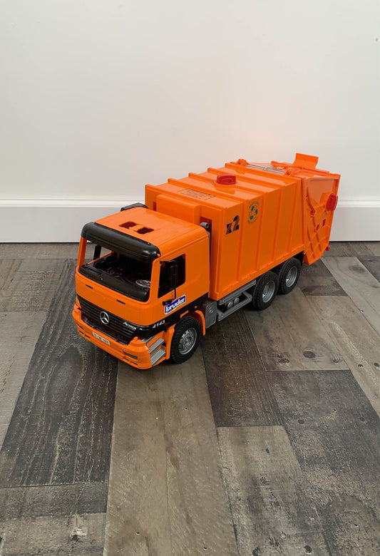  Bruder Garbage Truck