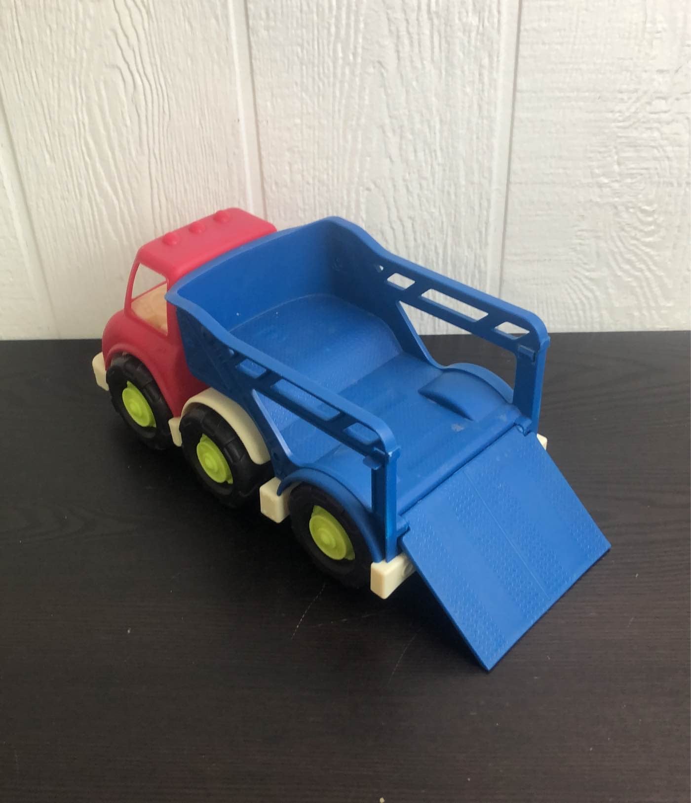  B. Toys Car Carrier