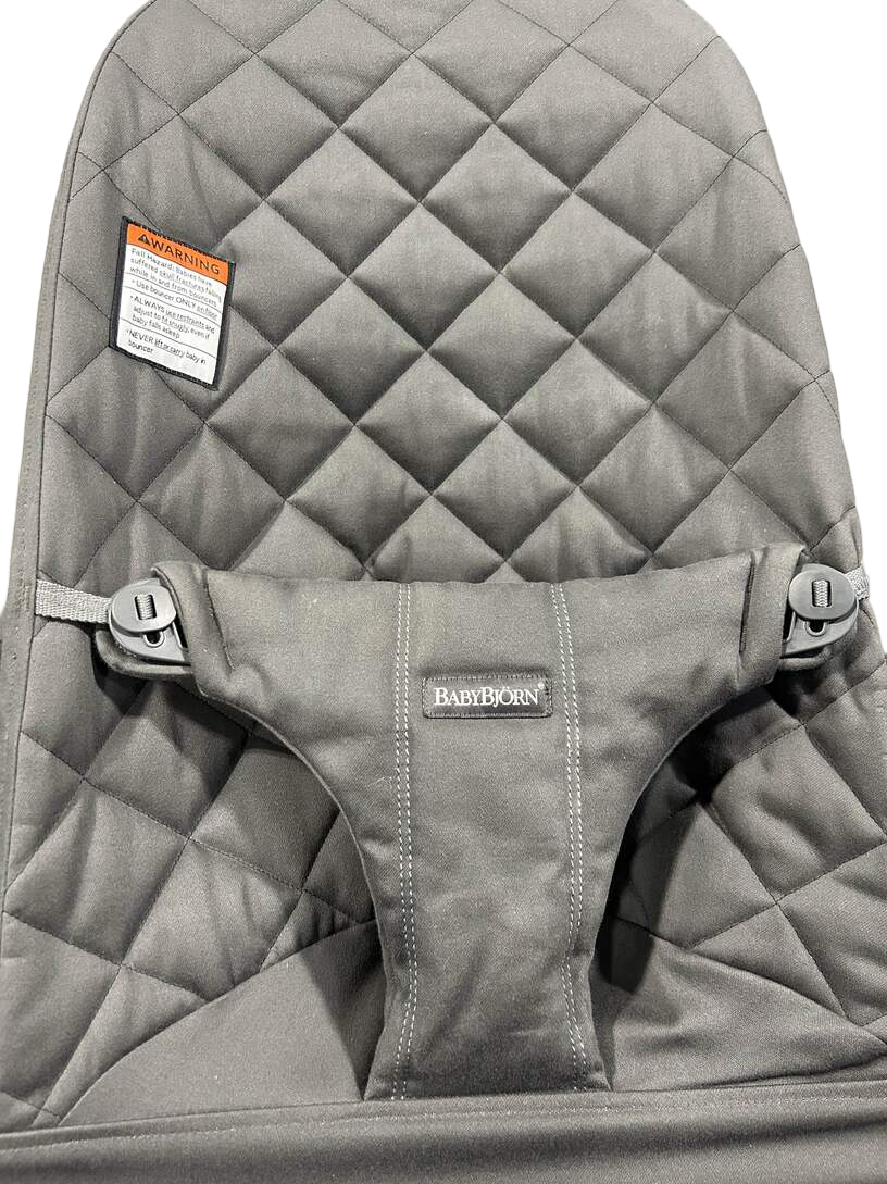 BabyBjorn Bouncer Bliss With Toy Bar, Light Gray Frame, Anthracite Cotton Classic Quilt